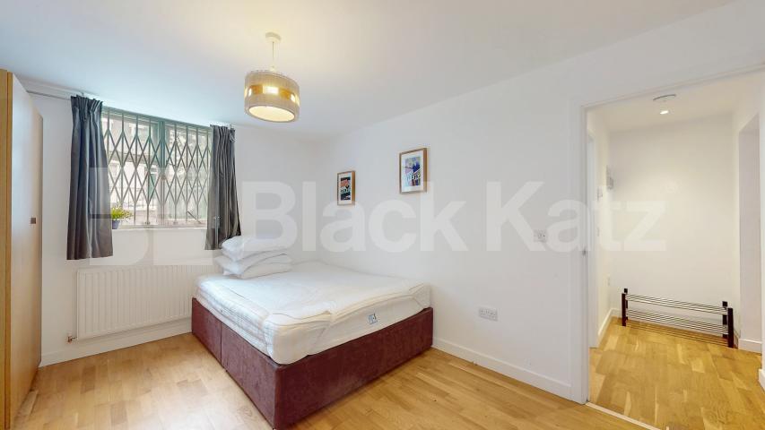 Refurbished Refurbished Two Bedroom Flat in Elegant Period Conversion Rochester Road, Camden